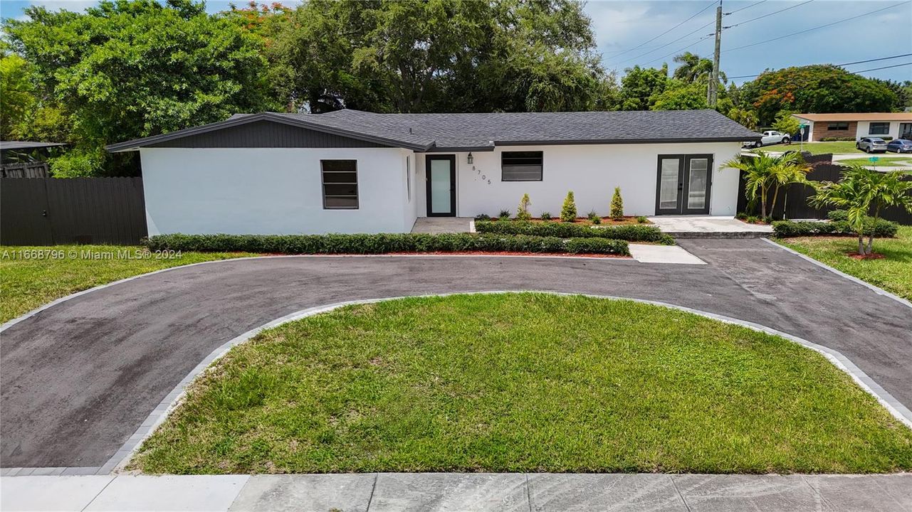 For Sale: $999,000 (4 beds, 2 baths, 2414 Square Feet)