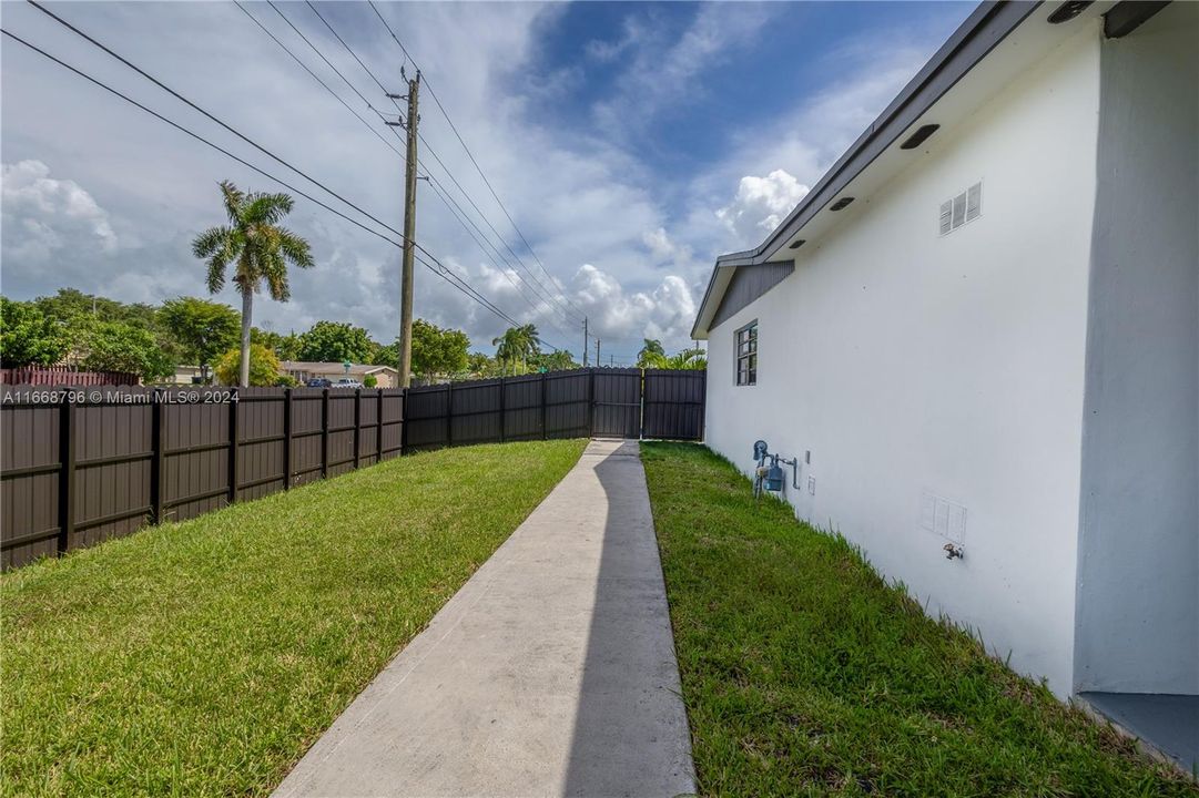 For Sale: $999,000 (4 beds, 2 baths, 2414 Square Feet)