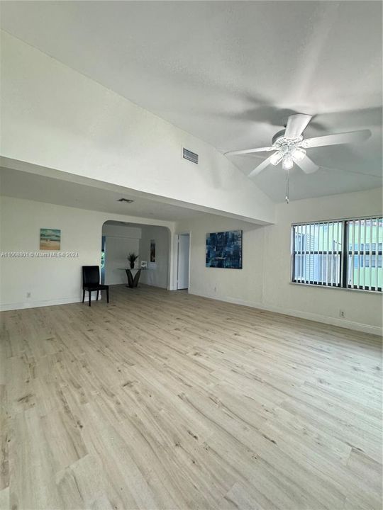 For Rent: $2,200 (2 beds, 1 baths, 1122 Square Feet)