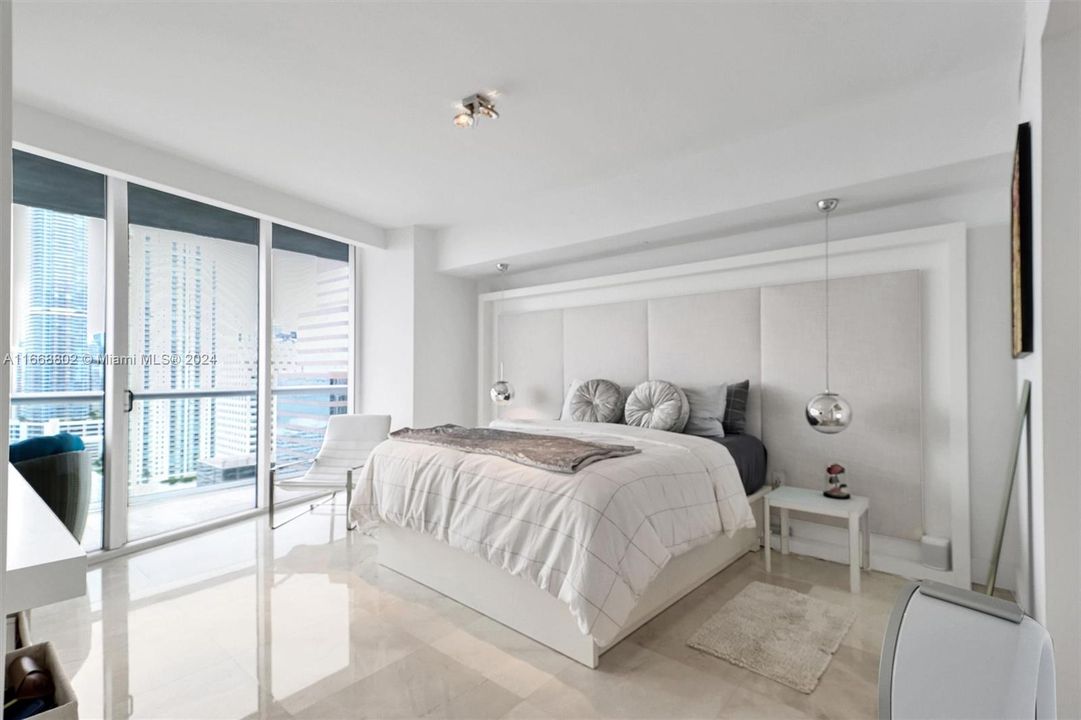 For Sale: $1,799,000 (3 beds, 2 baths, 1870 Square Feet)