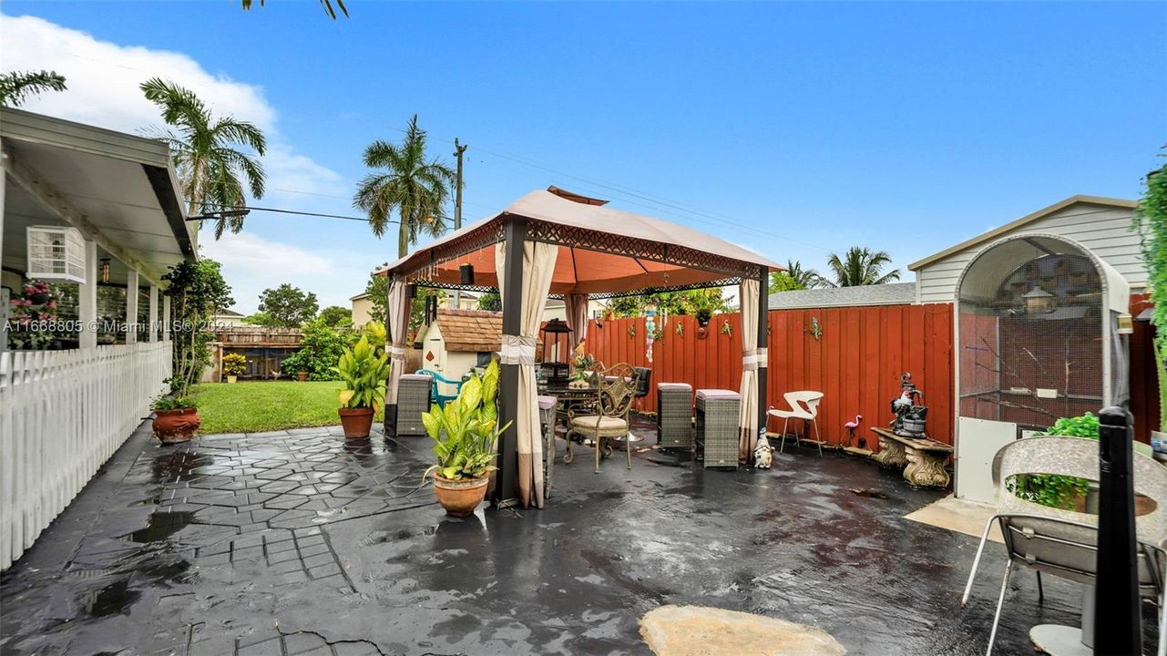 For Sale: $545,000 (3 beds, 2 baths, 1396 Square Feet)