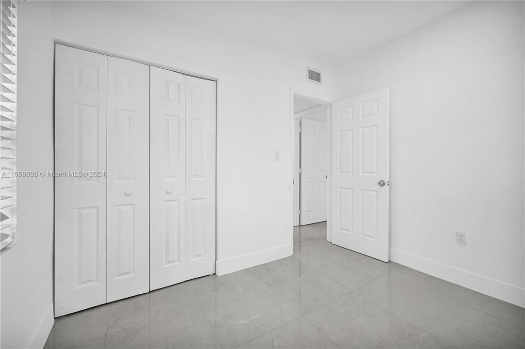 For Sale: $360,000 (2 beds, 1 baths, 594 Square Feet)