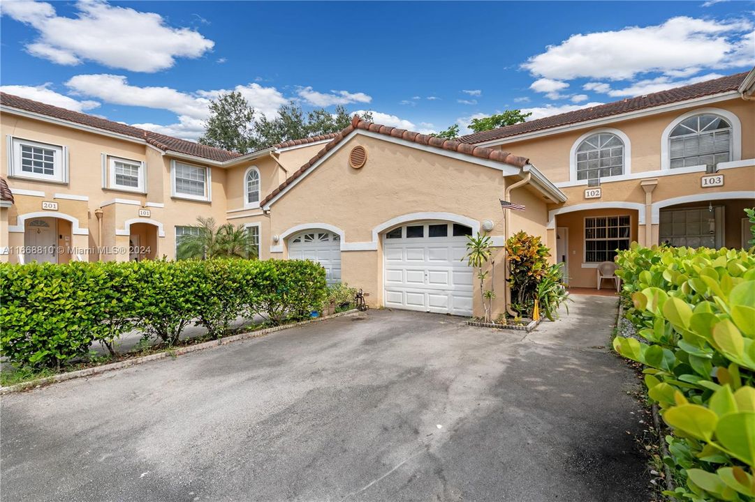 For Sale: $479,900 (3 beds, 2 baths, 1525 Square Feet)