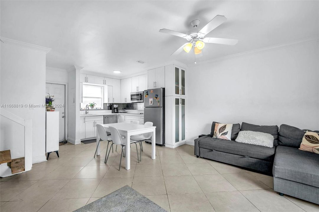 For Sale: $699,000 (2 beds, 1 baths, 875 Square Feet)