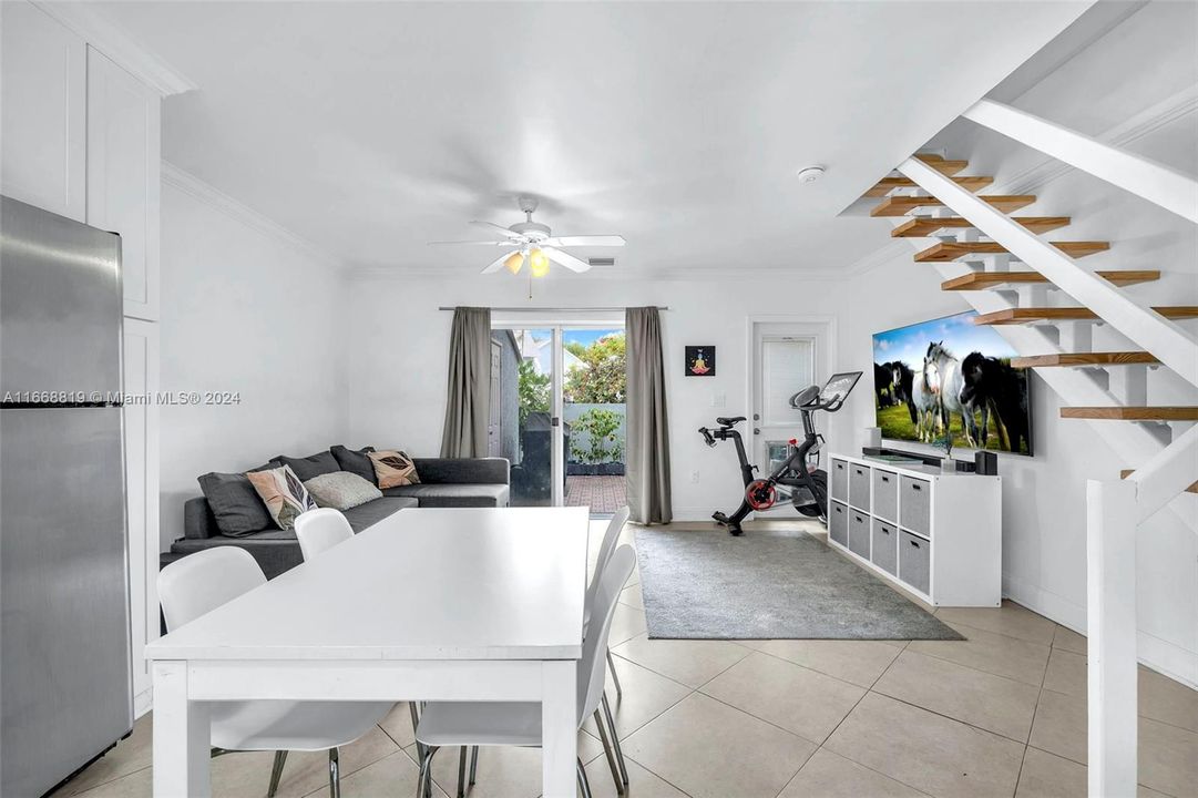 For Sale: $699,000 (2 beds, 1 baths, 875 Square Feet)