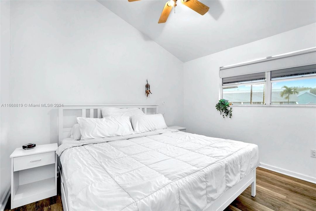 For Sale: $699,000 (2 beds, 1 baths, 875 Square Feet)