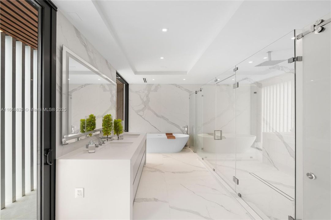 En Venta: $5,950,000 (5 camas, 5 baños, 4140 Pies cuadrados)