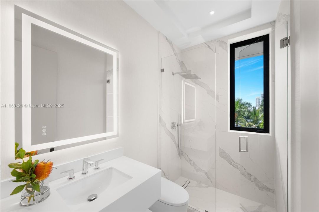 En Venta: $5,950,000 (5 camas, 5 baños, 4140 Pies cuadrados)