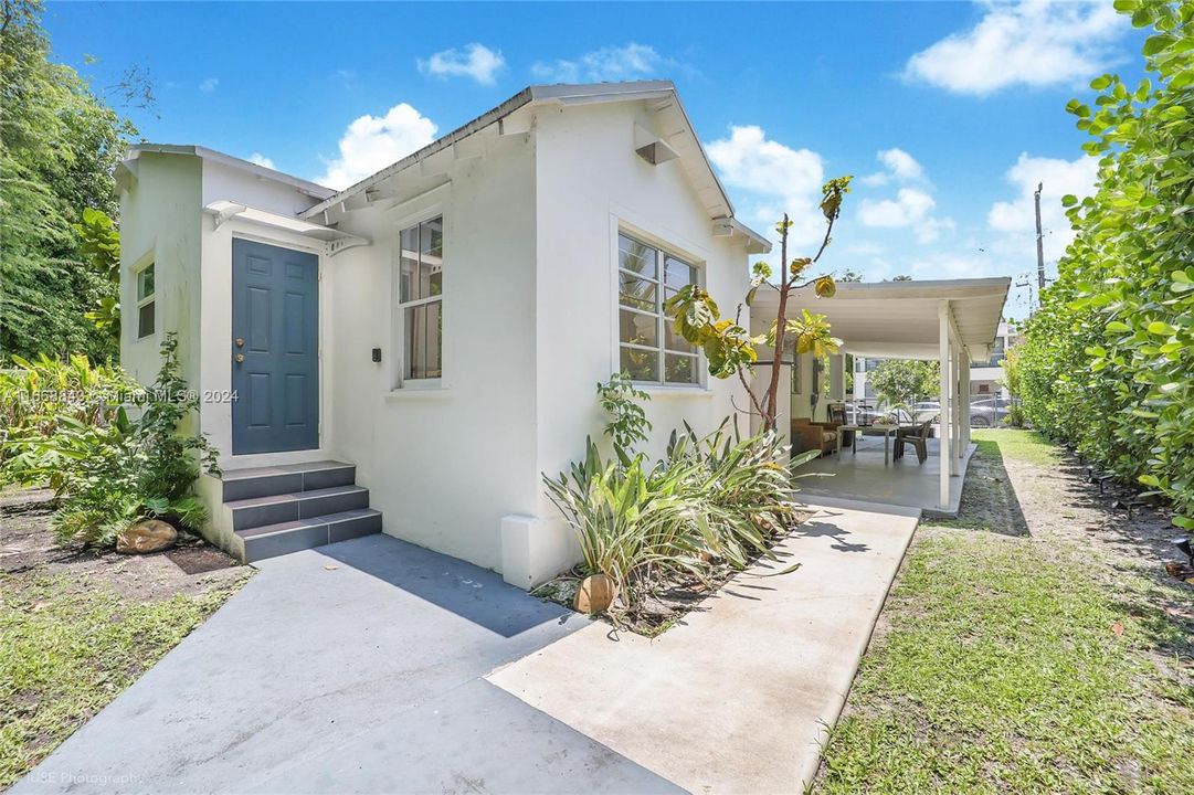 Active With Contract: $4,750 (3 beds, 3 baths, 1500 Square Feet)