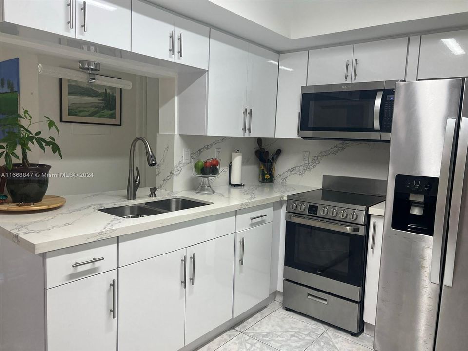 For Rent: $1,990 (1 beds, 1 baths, 640 Square Feet)