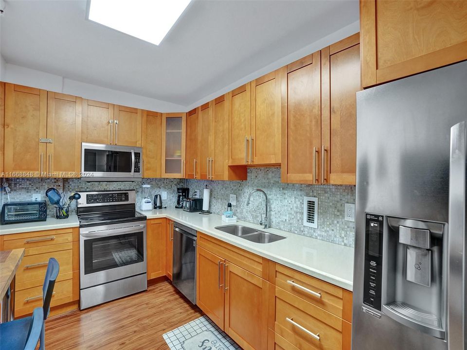 For Sale: $568,000 (2 beds, 2 baths, 1176 Square Feet)