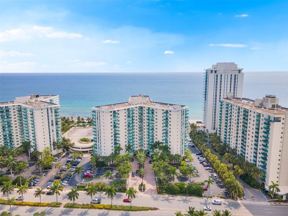 For Sale: $568,000 (2 beds, 2 baths, 1176 Square Feet)