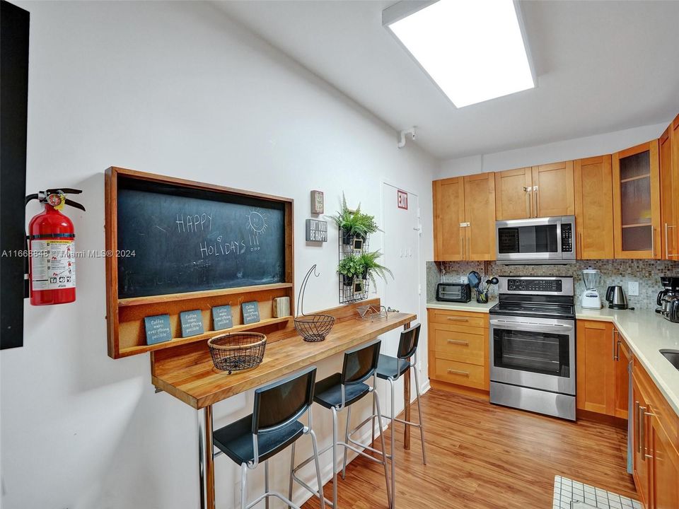 For Sale: $568,000 (2 beds, 2 baths, 1176 Square Feet)