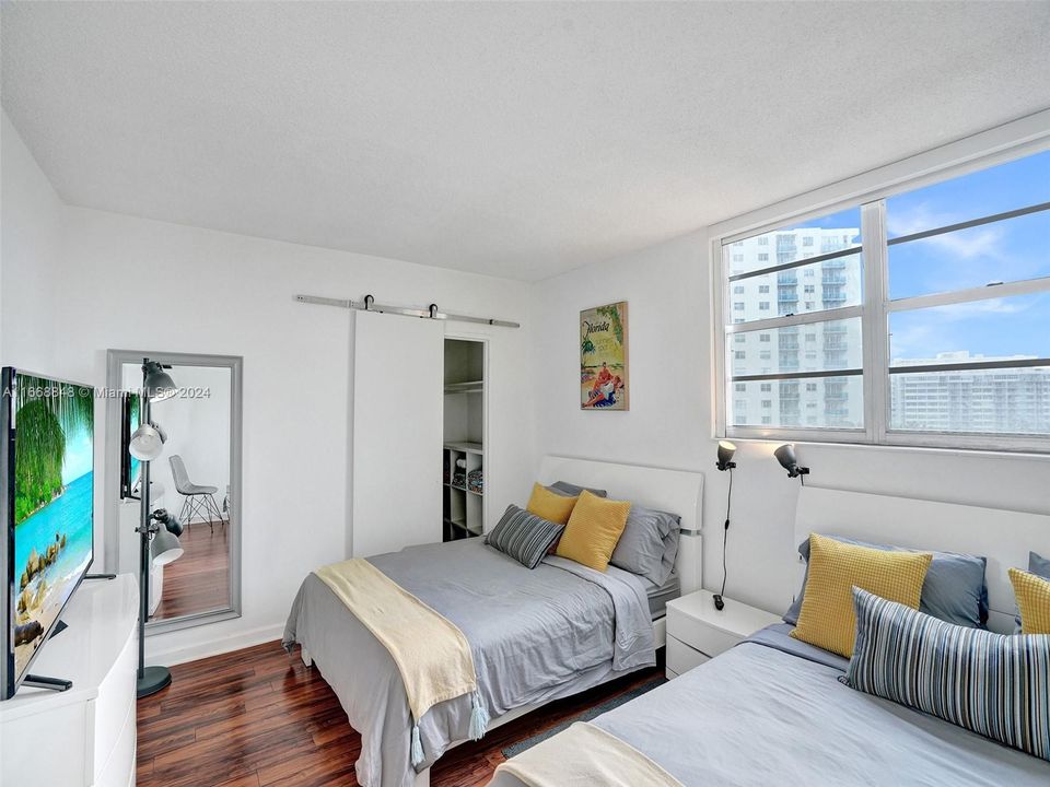 For Sale: $568,000 (2 beds, 2 baths, 1176 Square Feet)