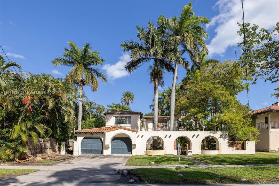 For Sale: $2,995,000 (6 beds, 4 baths, 2889 Square Feet)