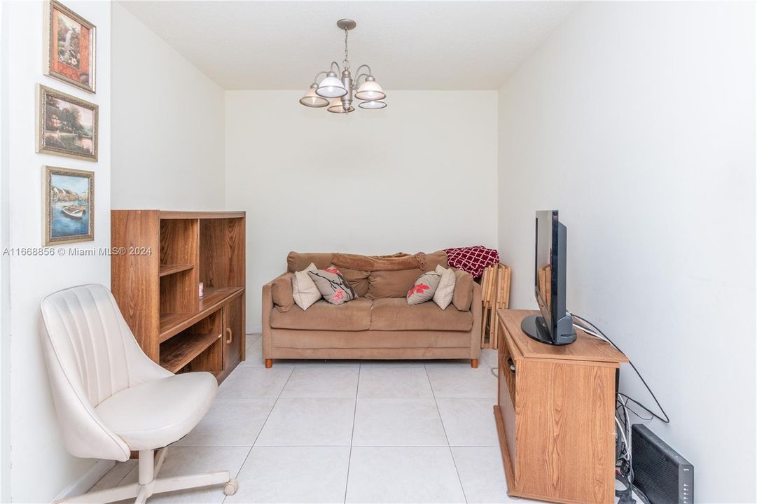 For Sale: $280,000 (2 beds, 2 baths, 1143 Square Feet)