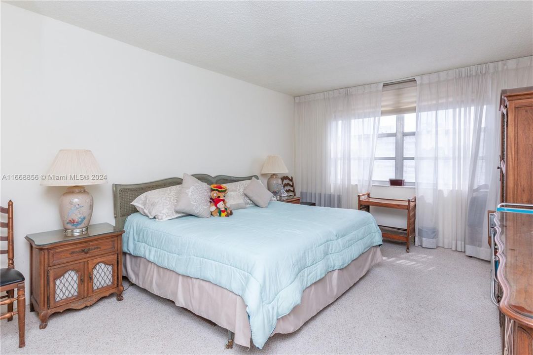 For Sale: $280,000 (2 beds, 2 baths, 1143 Square Feet)