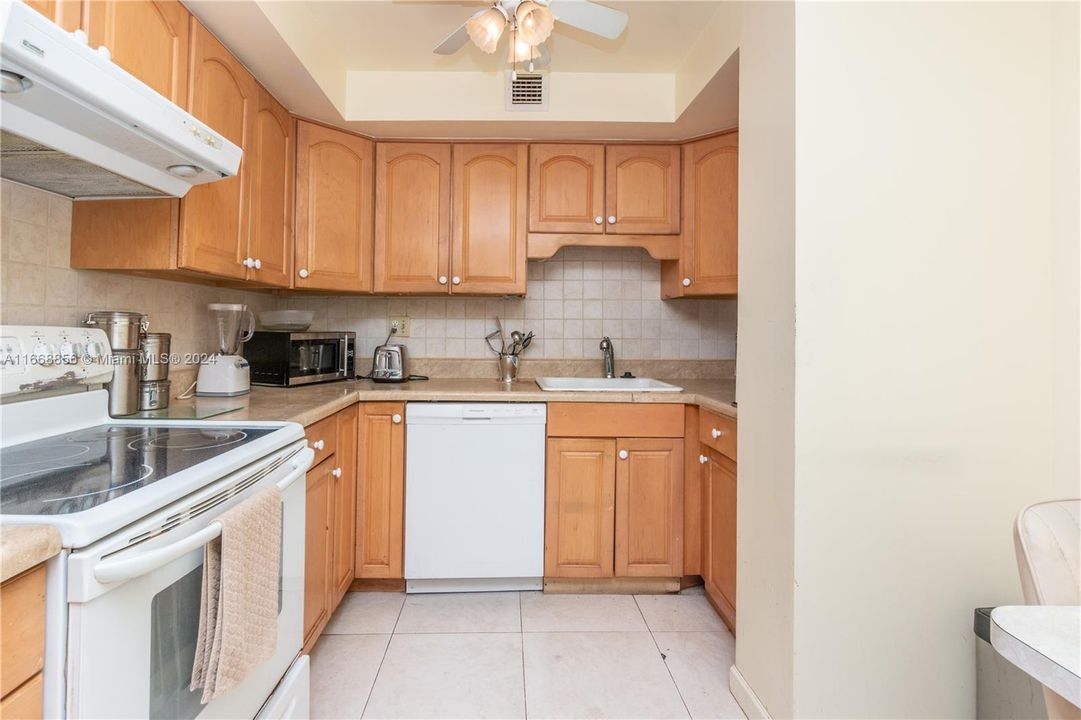 For Sale: $280,000 (2 beds, 2 baths, 1143 Square Feet)