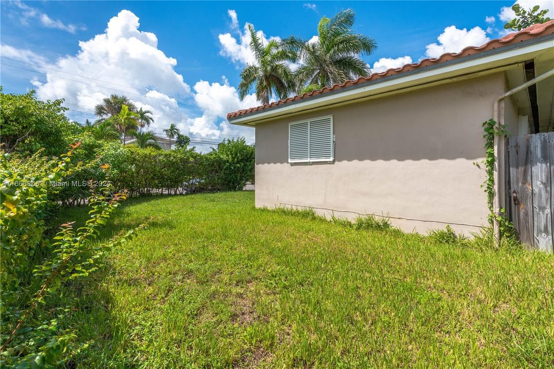 For Sale: $1,100,000 (3 beds, 2 baths, 2032 Square Feet)