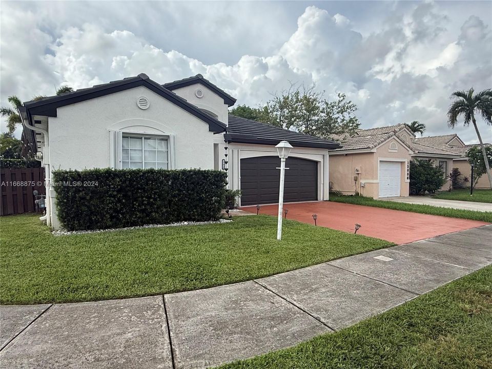 For Sale: $715,000 (3 beds, 2 baths, 1631 Square Feet)