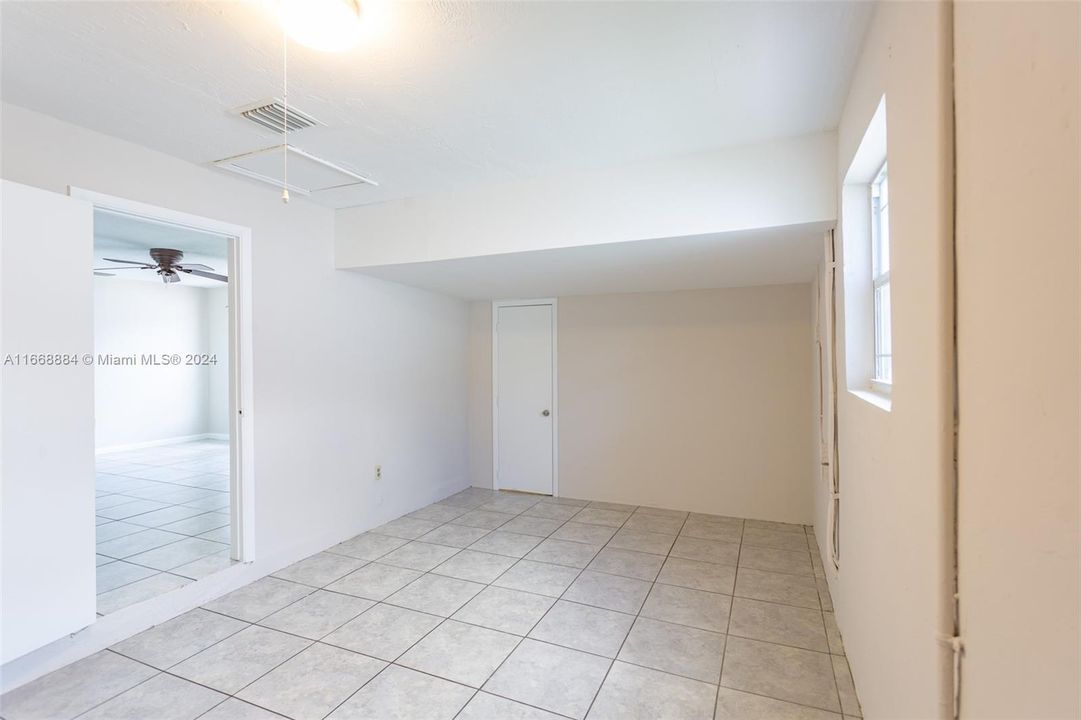 For Sale: $375,000 (3 beds, 1 baths, 815 Square Feet)