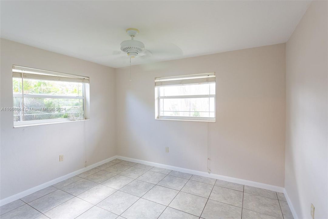 For Sale: $375,000 (3 beds, 1 baths, 815 Square Feet)