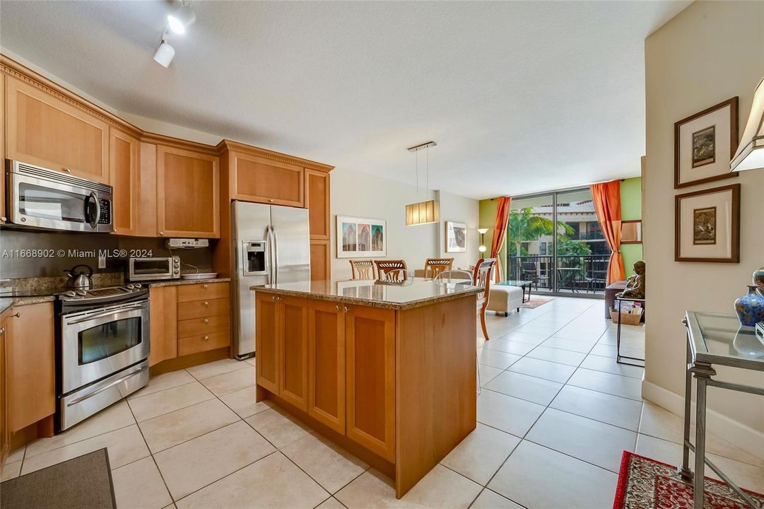 For Sale: $559,000 (1 beds, 1 baths, 860 Square Feet)