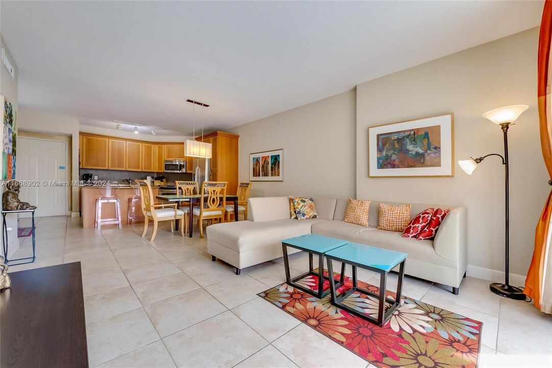 For Sale: $559,000 (1 beds, 1 baths, 860 Square Feet)