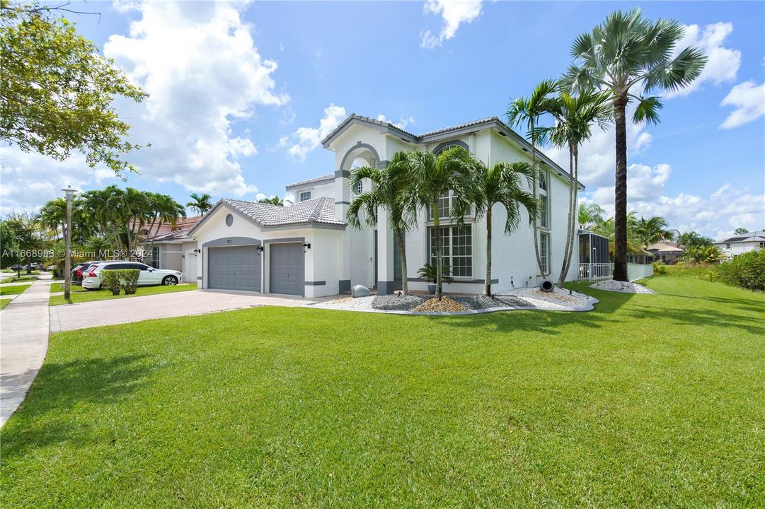 For Sale: $1,395,000 (4 beds, 2 baths, 3579 Square Feet)