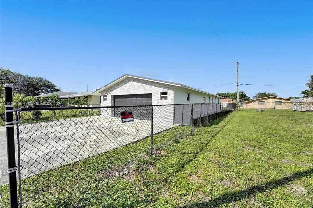 For Sale: $425,000 (3 beds, 2 baths, 1188 Square Feet)