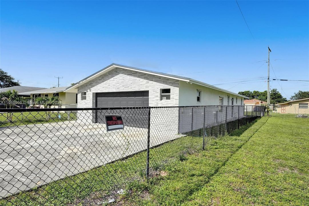 For Sale: $425,000 (3 beds, 2 baths, 1188 Square Feet)