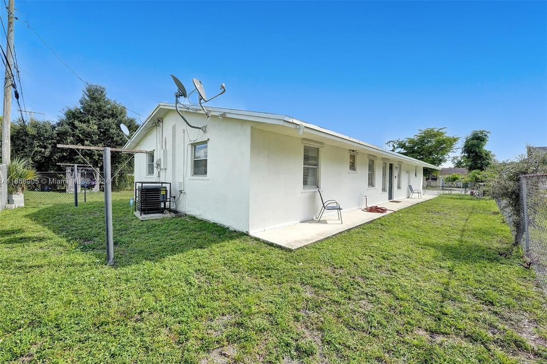 For Sale: $425,000 (3 beds, 2 baths, 1188 Square Feet)