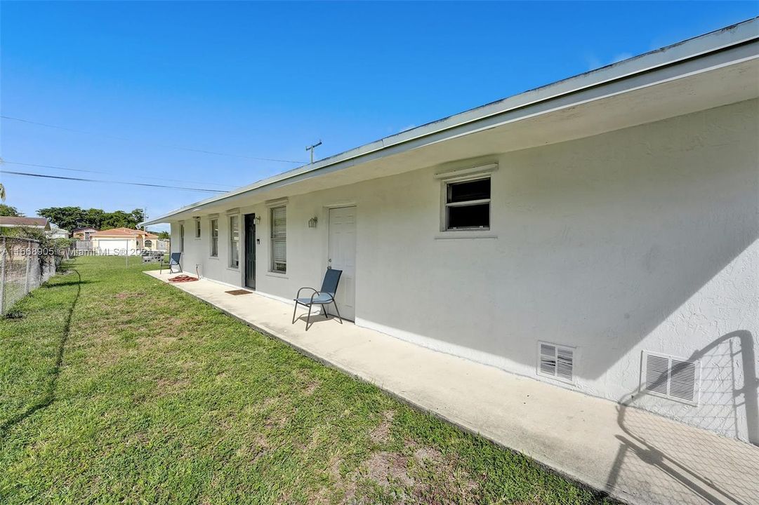 For Sale: $425,000 (3 beds, 2 baths, 1188 Square Feet)