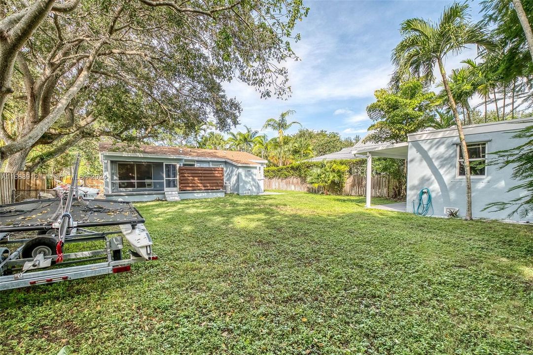 For Sale: $1,350,000 (3 beds, 1 baths, 1260 Square Feet)