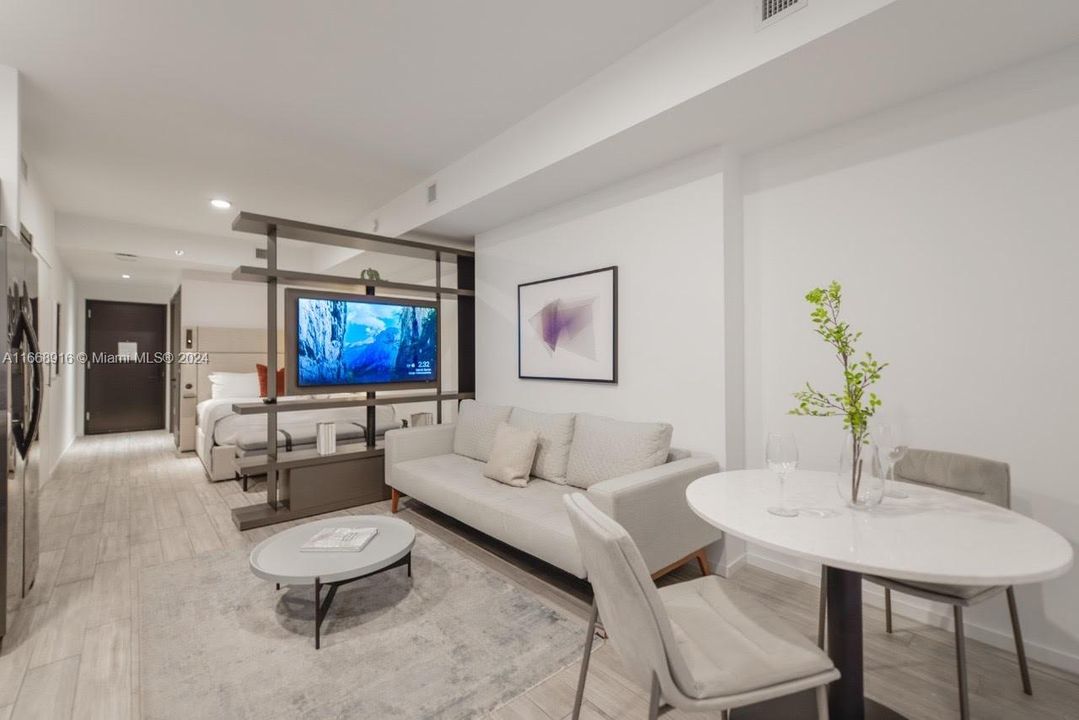 For Sale: $625,000 (1 beds, 1 baths, 485 Square Feet)