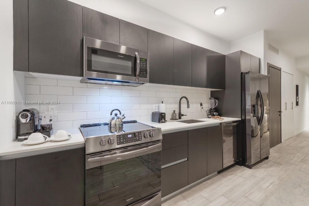 For Sale: $625,000 (1 beds, 1 baths, 485 Square Feet)