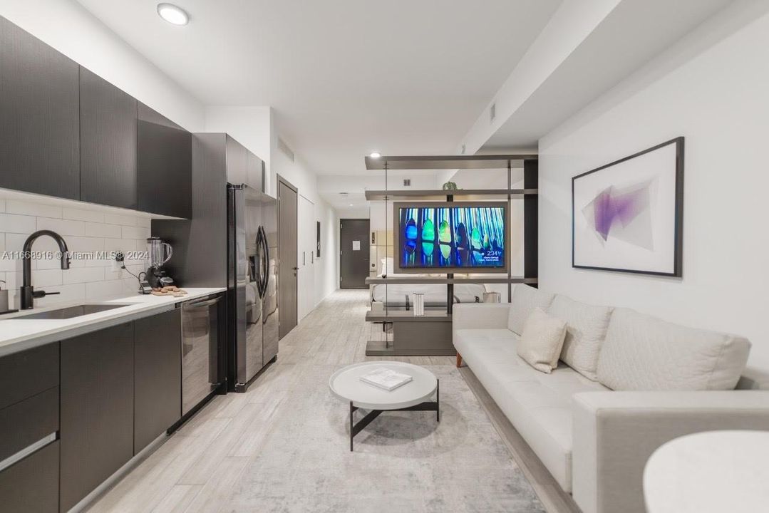 For Sale: $625,000 (1 beds, 1 baths, 485 Square Feet)