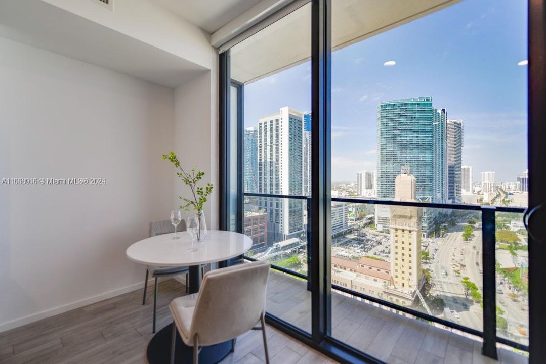 For Sale: $625,000 (1 beds, 1 baths, 485 Square Feet)