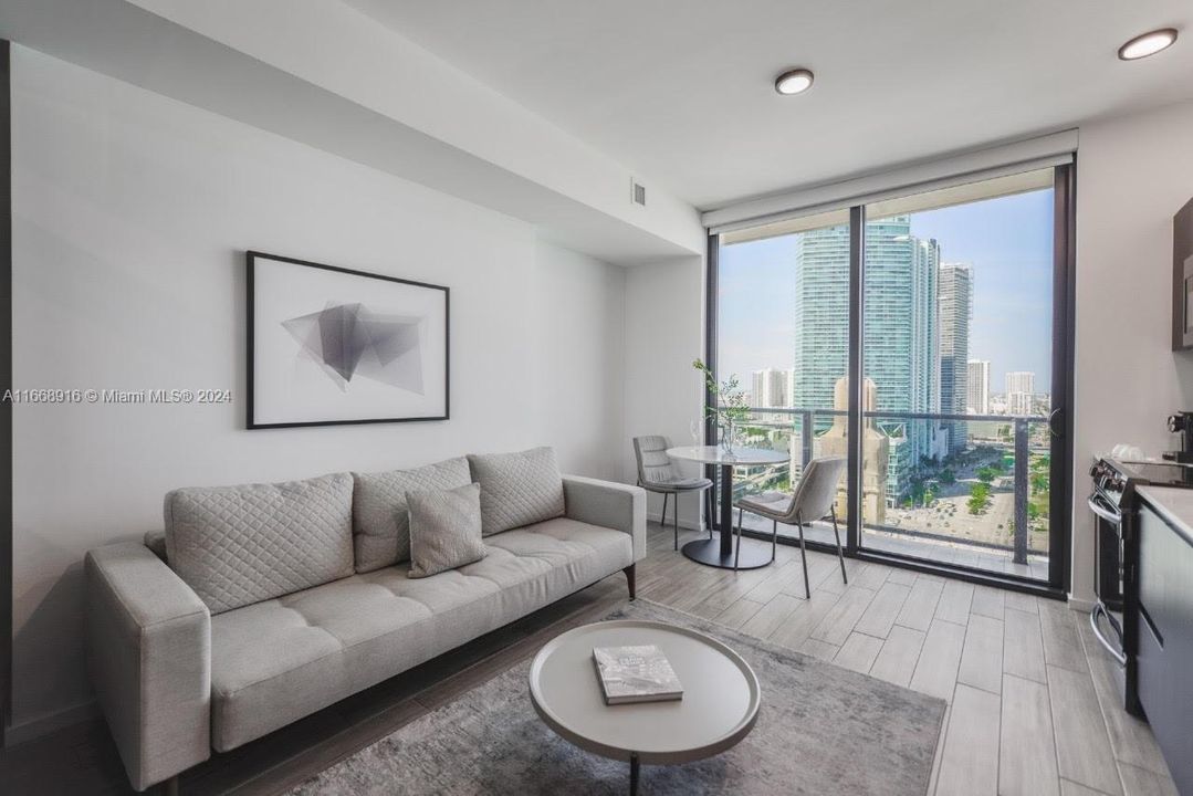 For Sale: $625,000 (1 beds, 1 baths, 485 Square Feet)