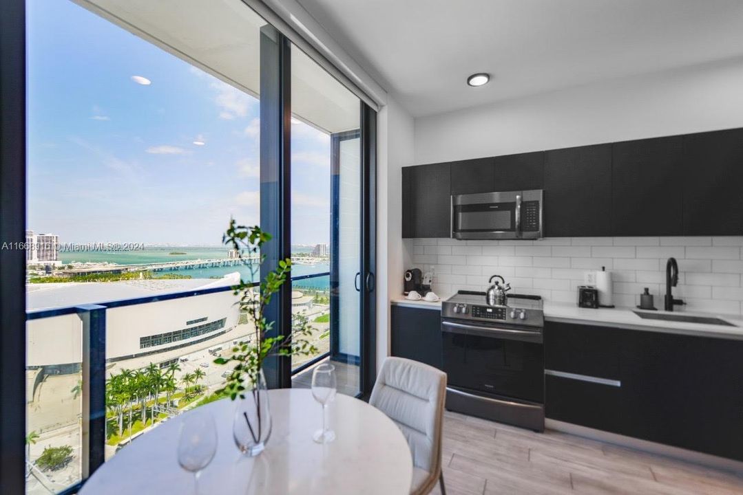 For Sale: $625,000 (1 beds, 1 baths, 485 Square Feet)