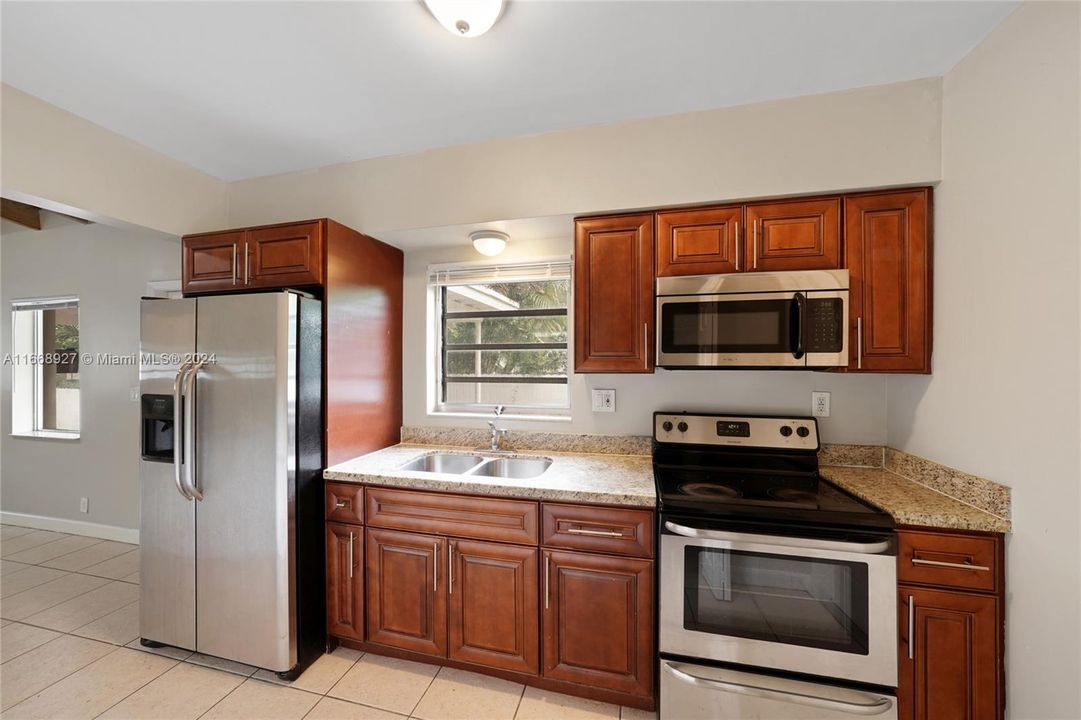 For Sale: $405,900 (2 beds, 2 baths, 988 Square Feet)