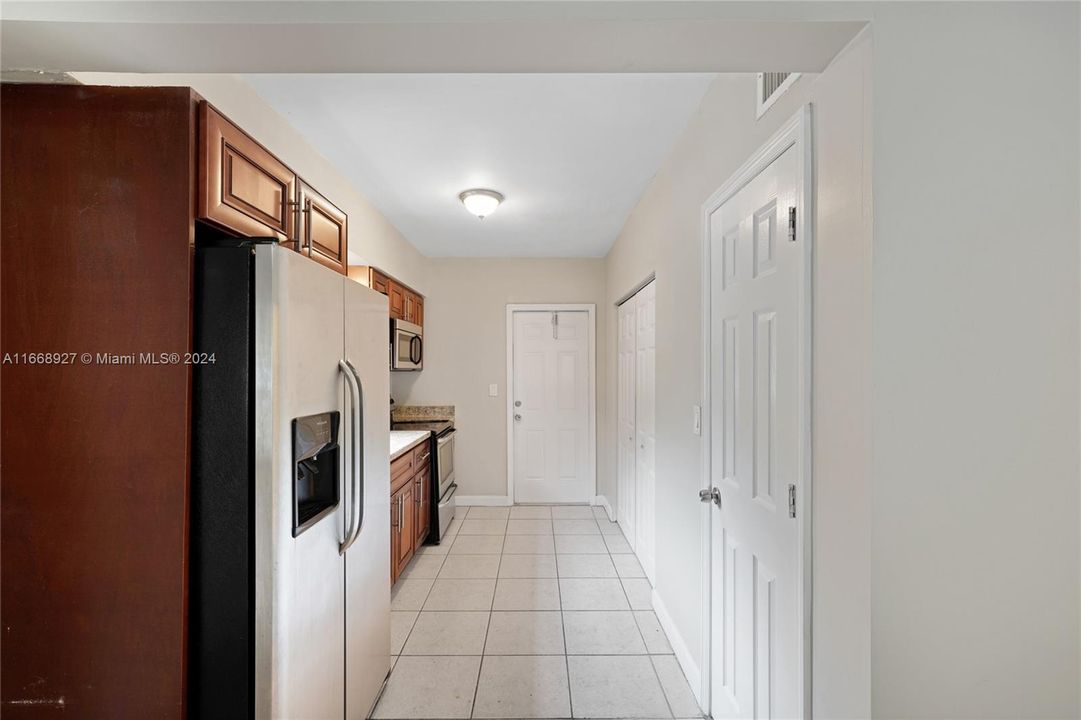 For Sale: $405,900 (2 beds, 2 baths, 988 Square Feet)