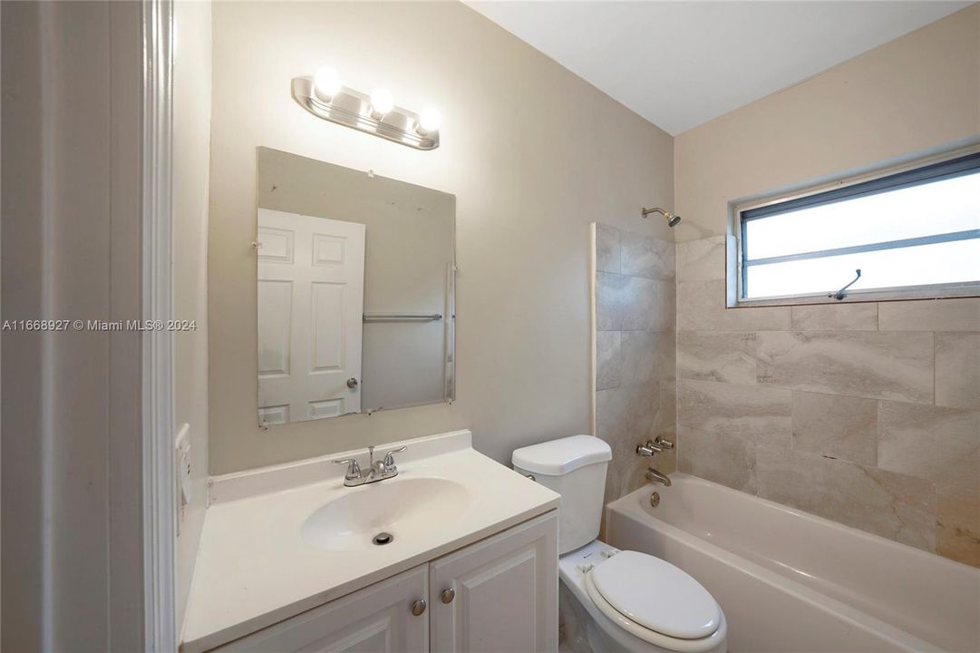 For Sale: $405,900 (2 beds, 2 baths, 988 Square Feet)