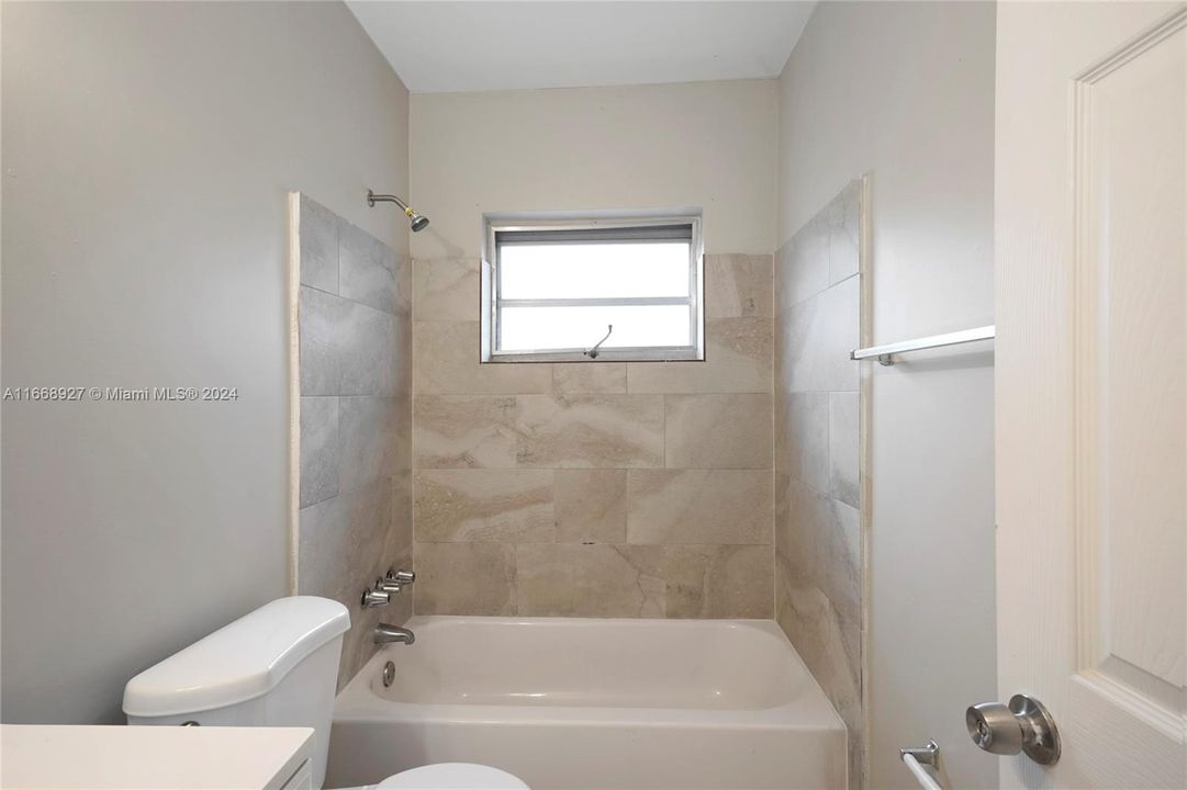 For Sale: $405,900 (2 beds, 2 baths, 988 Square Feet)