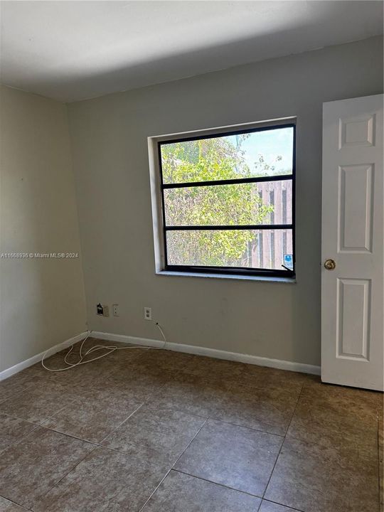 For Rent: $2,550 (3 beds, 2 baths, 1300 Square Feet)