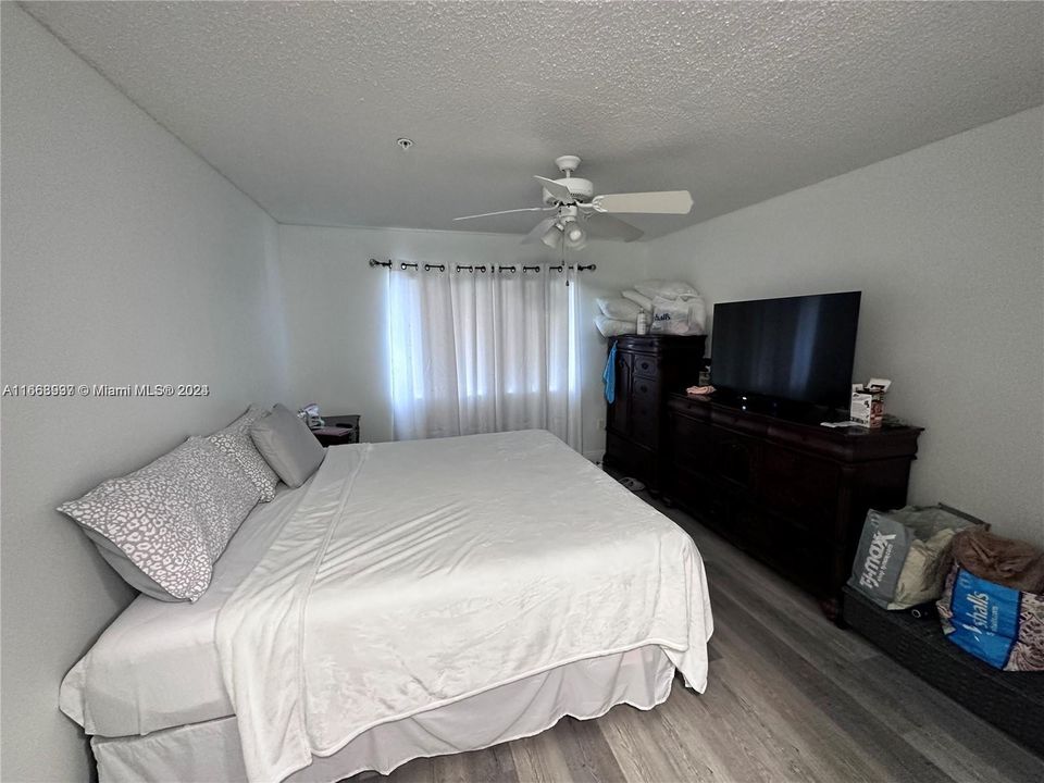 For Rent: $2,400 (2 beds, 2 baths, 983 Square Feet)