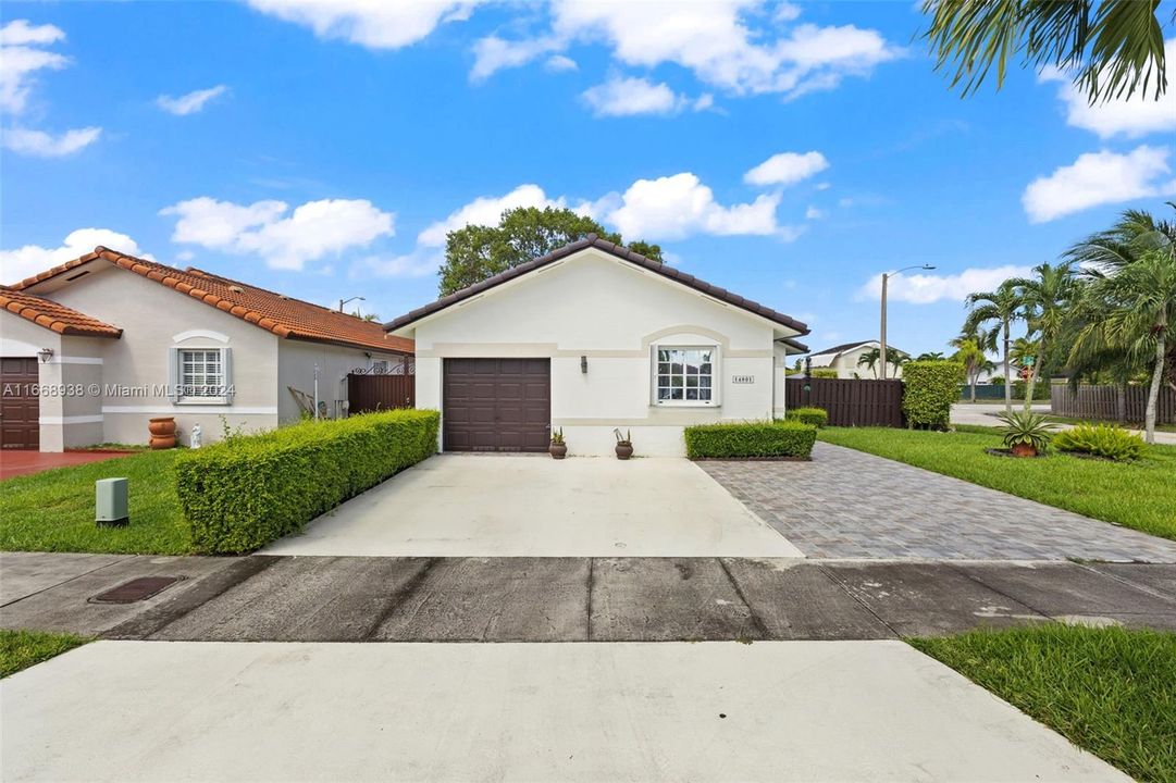 For Sale: $655,000 (3 beds, 2 baths, 1306 Square Feet)