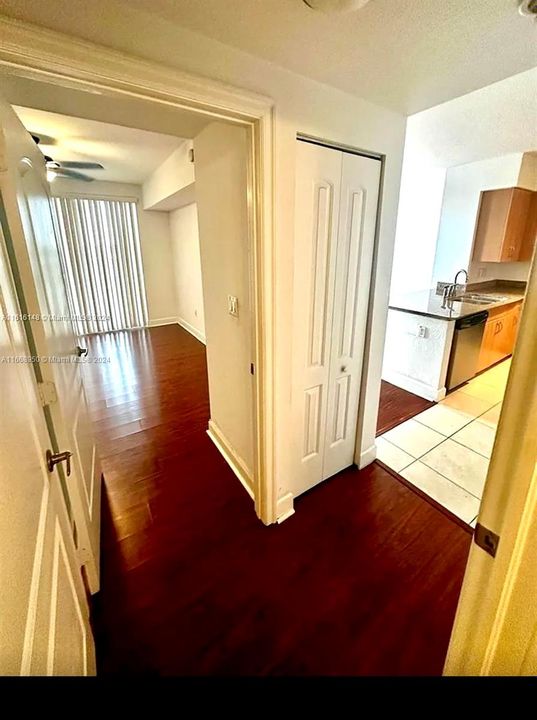 For Sale: $295,000 (1 beds, 1 baths, 745 Square Feet)