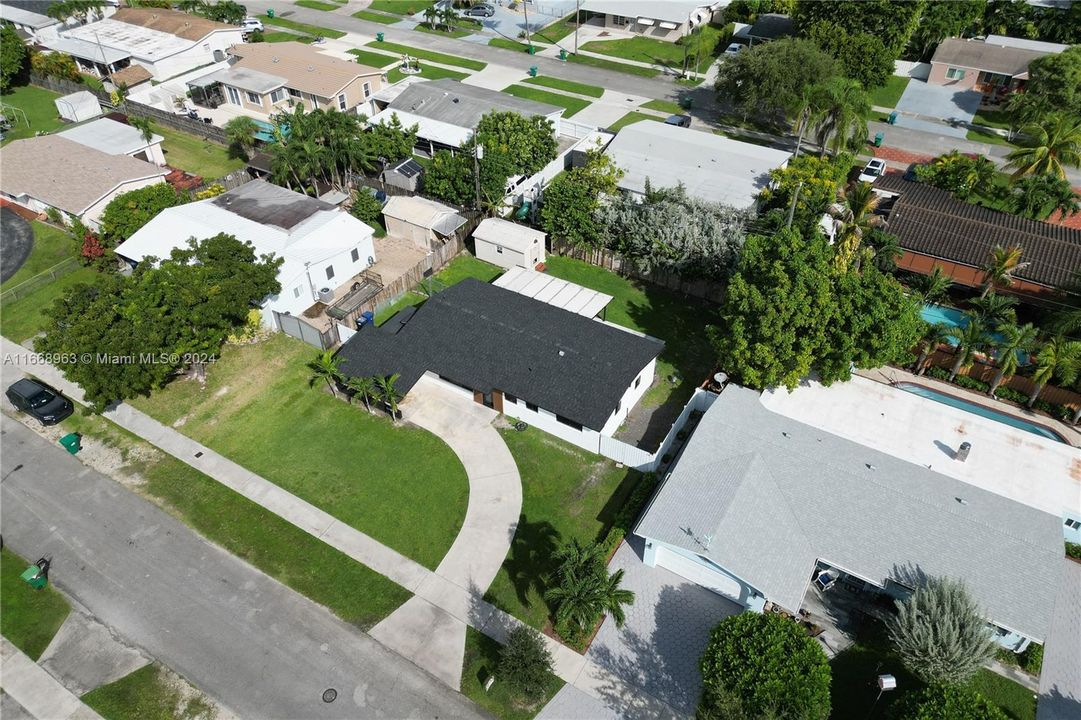 For Sale: $775,000 (3 beds, 2 baths, 1176 Square Feet)