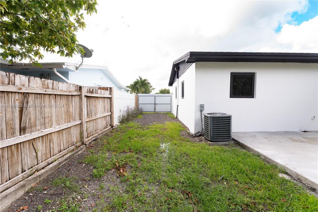 For Sale: $775,000 (3 beds, 2 baths, 1176 Square Feet)